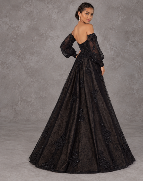 Schwarzes Spitzenkleid mit Carmen-Ausschnitt und langen Ärmeln